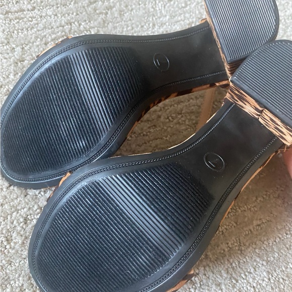 A new day leopard print block heels barely worn. Great shape. Size 7. - Picture 2 of 2